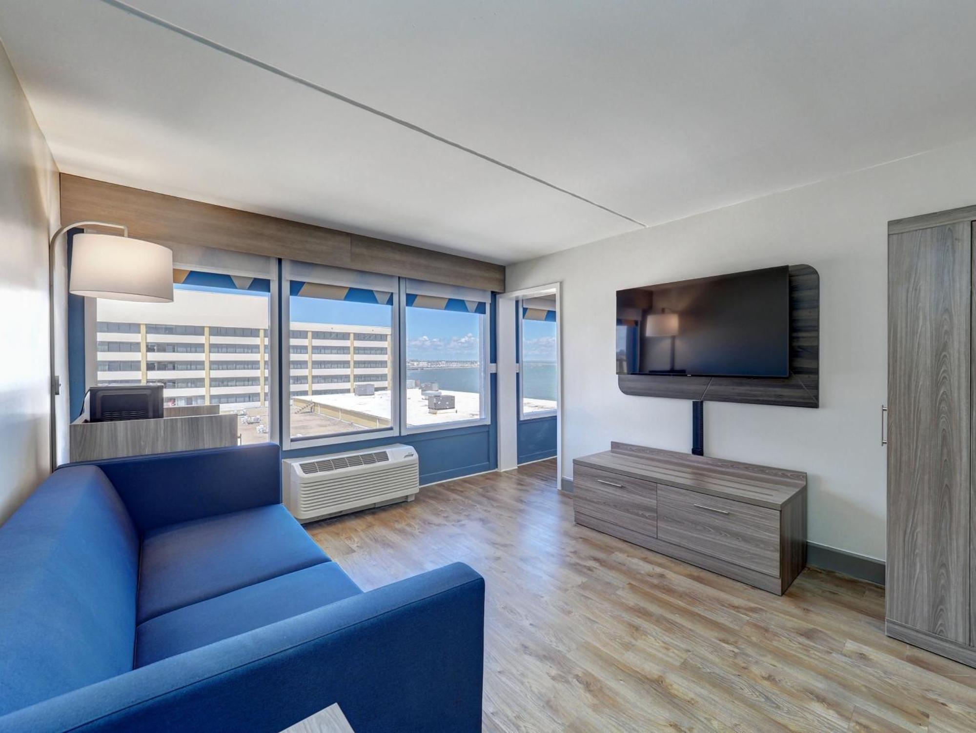 Holiday Inn Express Corpus Christi - Beachfront By Ihg Exterior photo