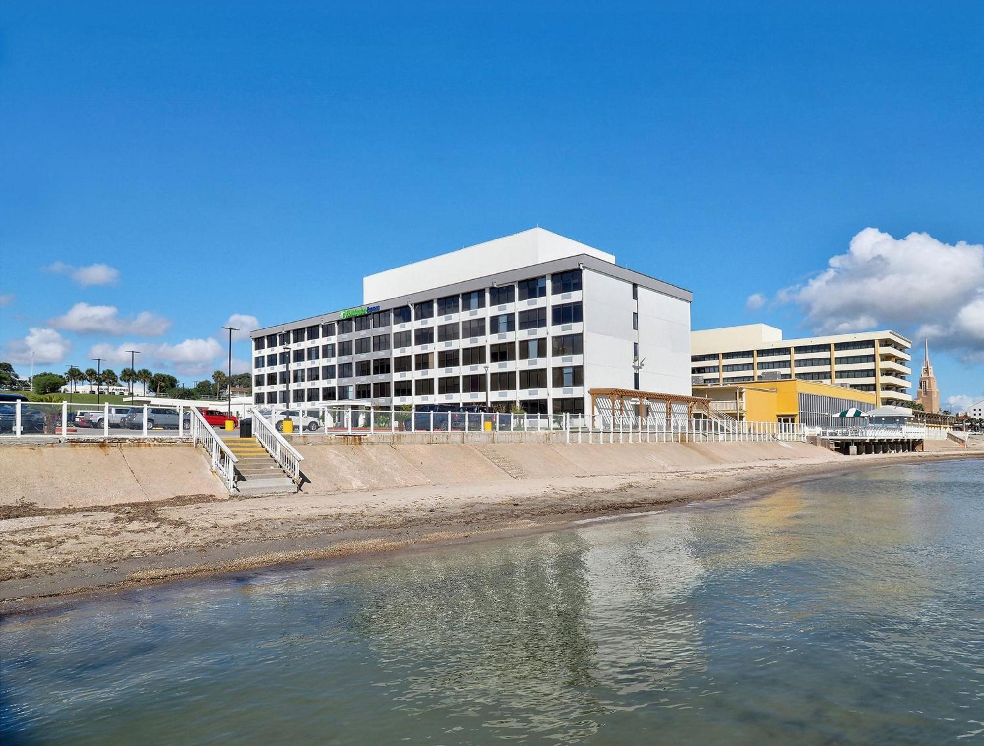 Holiday Inn Express Corpus Christi - Beachfront By Ihg Exterior photo